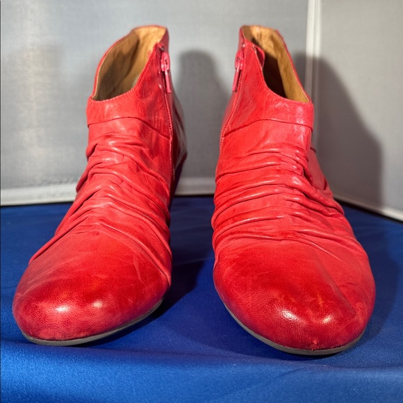 Miz Mooz Erica red leather zip up booties ankle boots size 9 - Picture 6 of 10